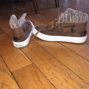 Blowfish Malibu Sneakers size 8! Brown and white.